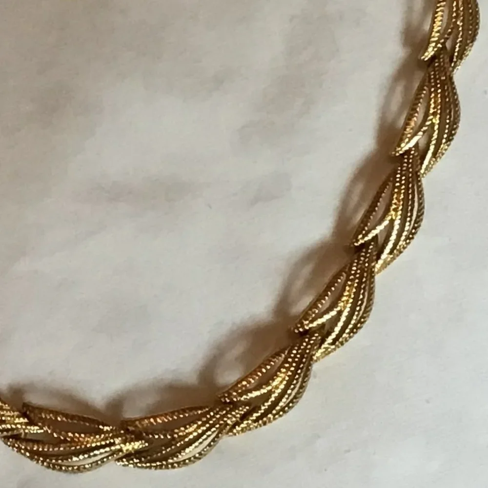 Monet - Vintage gold toned chunky necklace - Picture 2 of 6